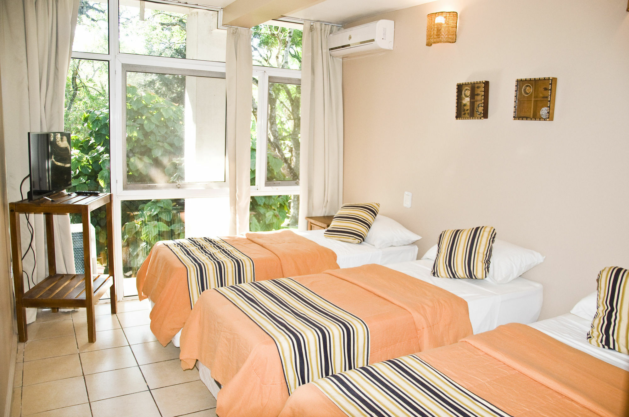 Tangoinn Club Iguazu Party Luxury Hostel プエルト・イグアス エクステリア 写真