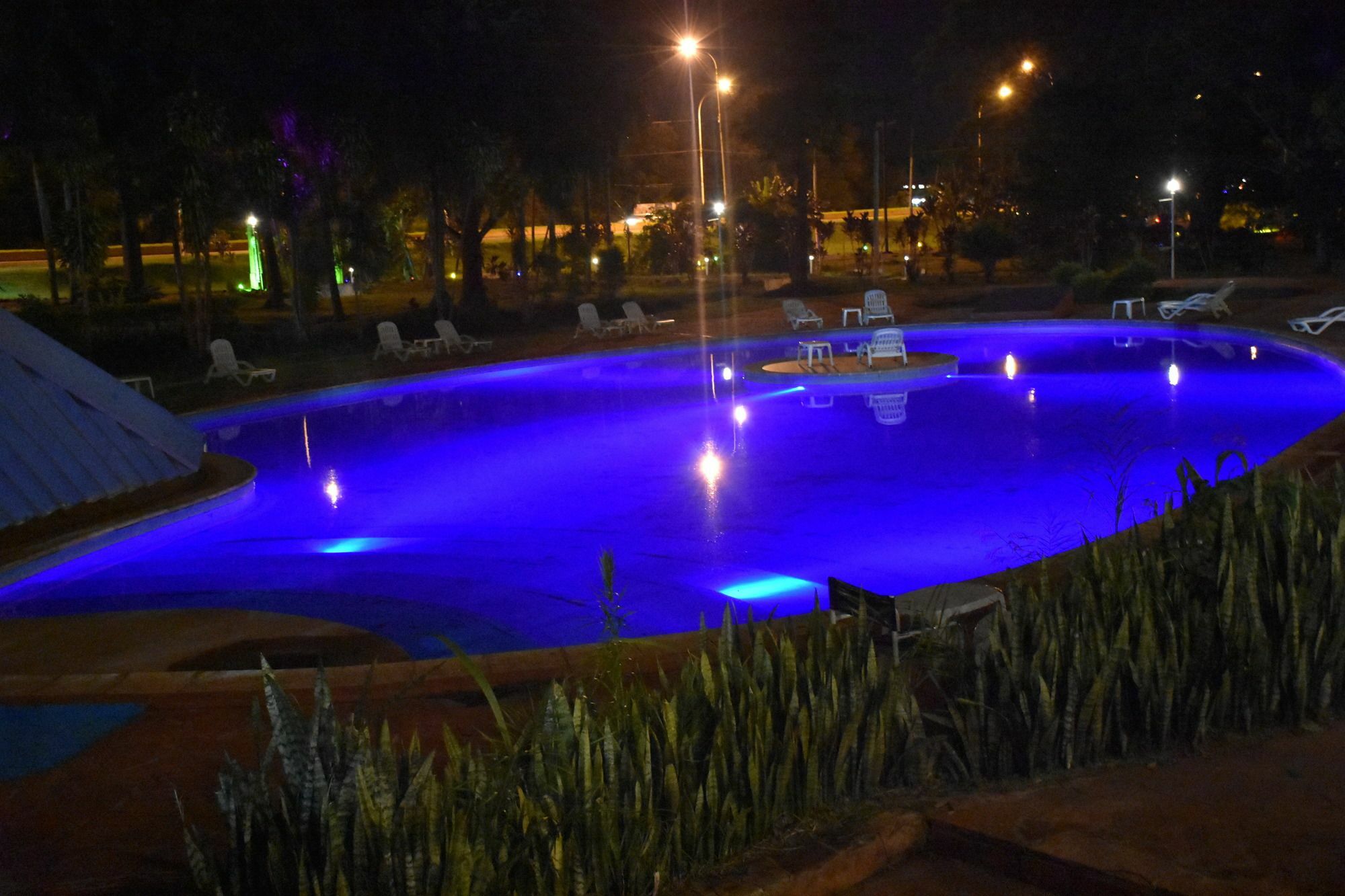 Tangoinn Club Iguazu Party Luxury Hostel プエルト・イグアス エクステリア 写真