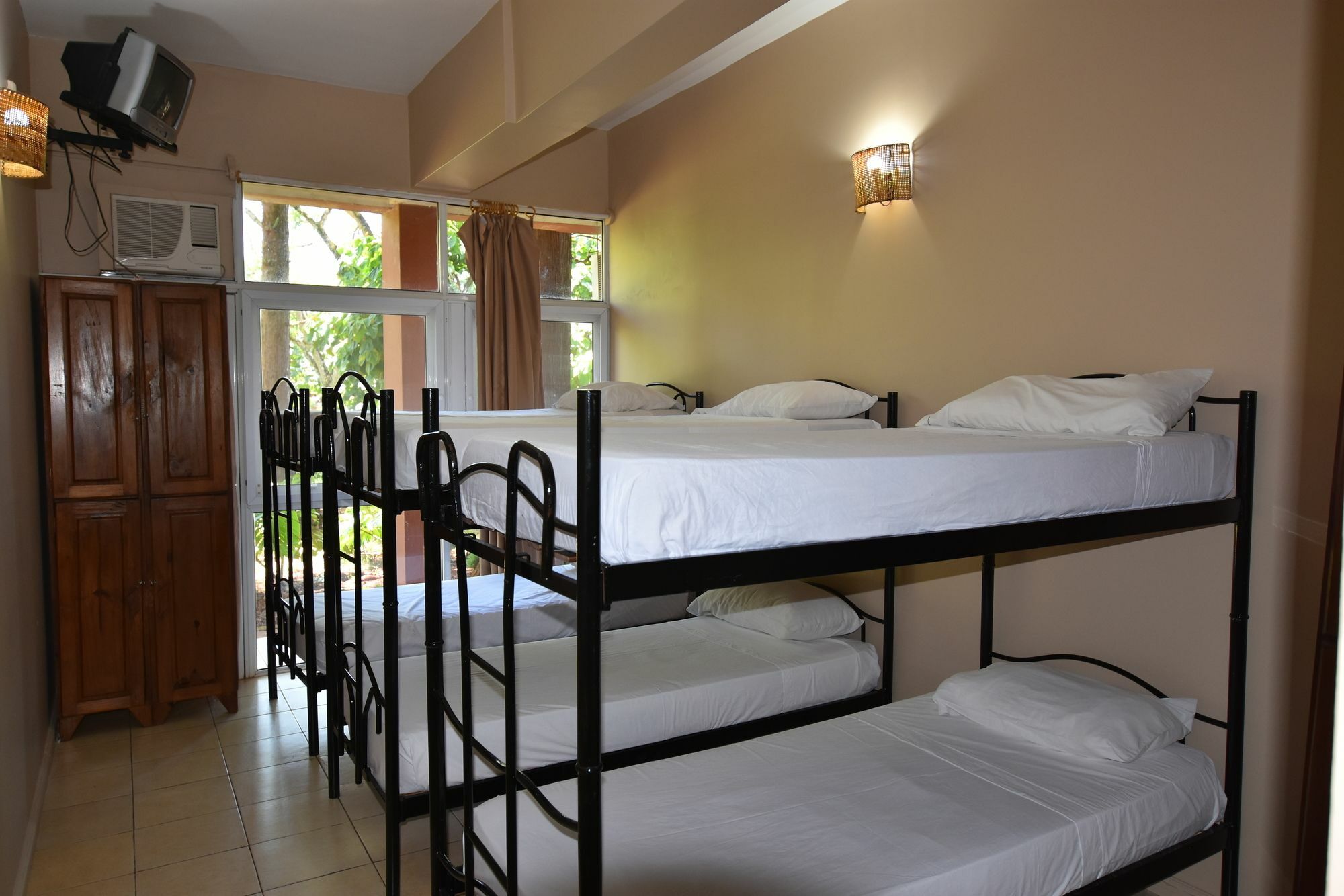 Tangoinn Club Iguazu Party Luxury Hostel プエルト・イグアス エクステリア 写真