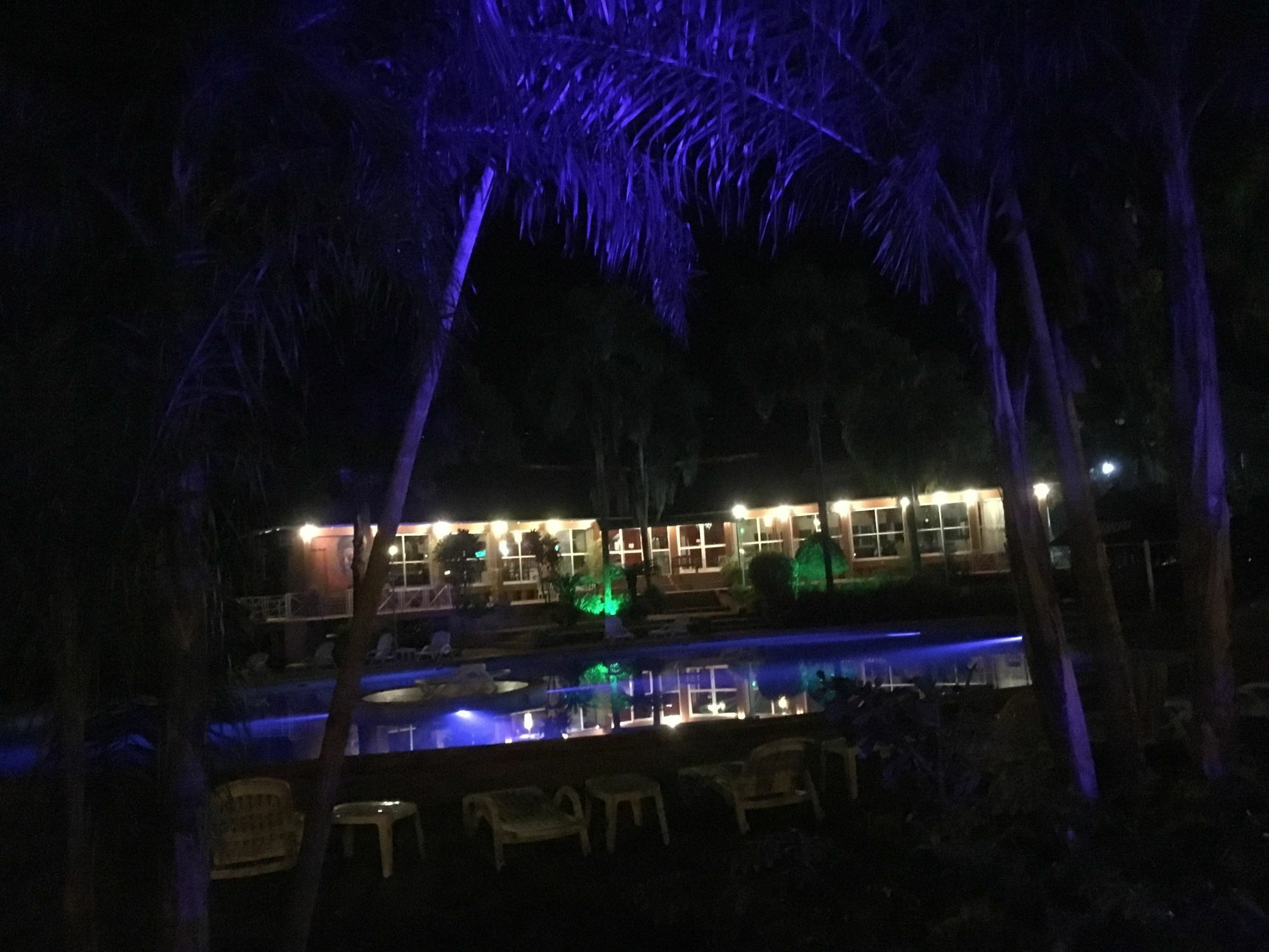 Tangoinn Club Iguazu Party Luxury Hostel プエルト・イグアス エクステリア 写真