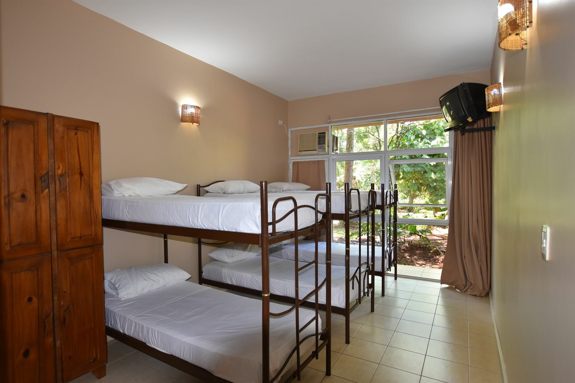 Tangoinn Club Iguazu Party Luxury Hostel プエルト・イグアス エクステリア 写真