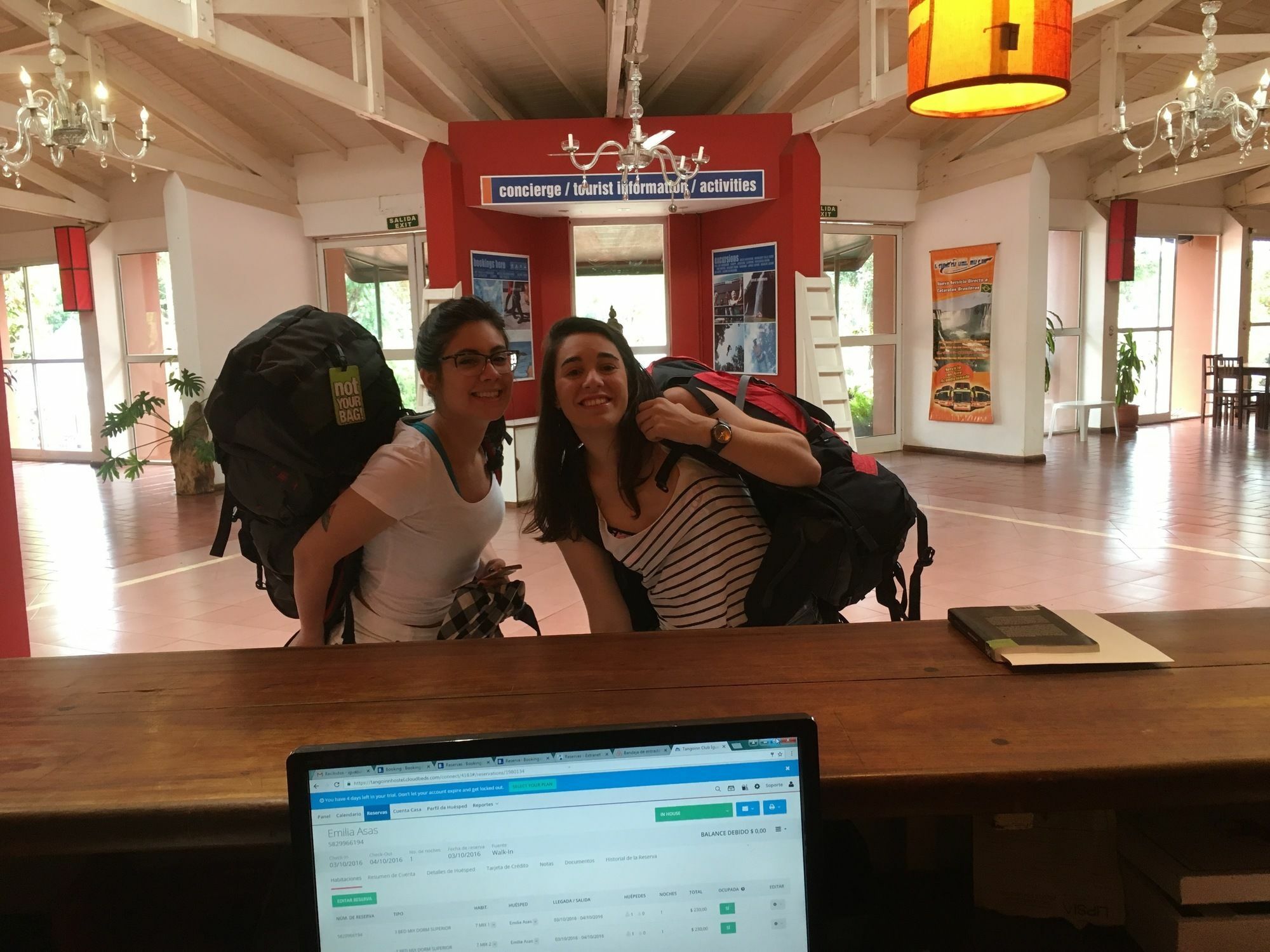 Tangoinn Club Iguazu Party Luxury Hostel プエルト・イグアス エクステリア 写真