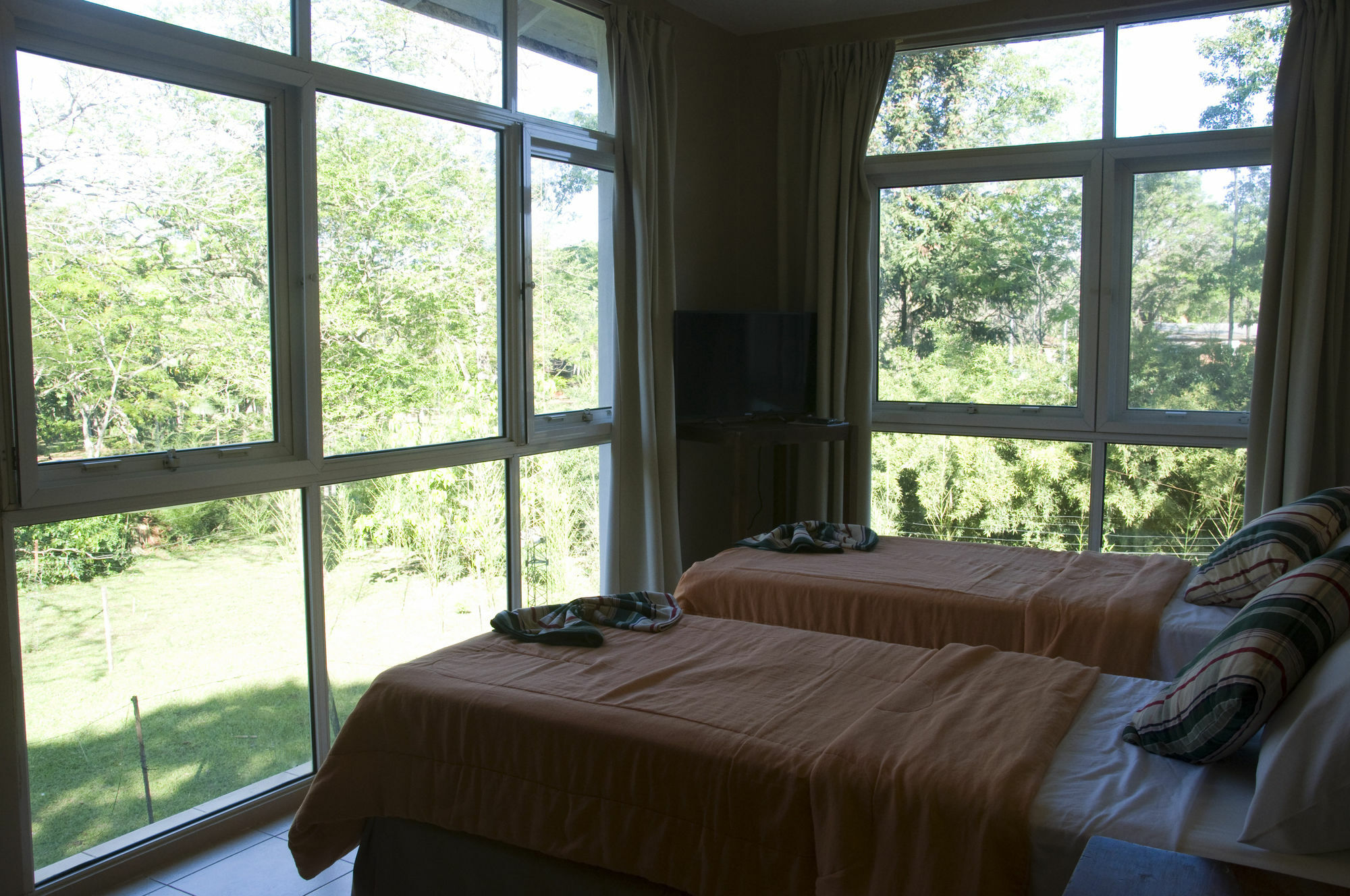 Tangoinn Club Iguazu Party Luxury Hostel プエルト・イグアス エクステリア 写真