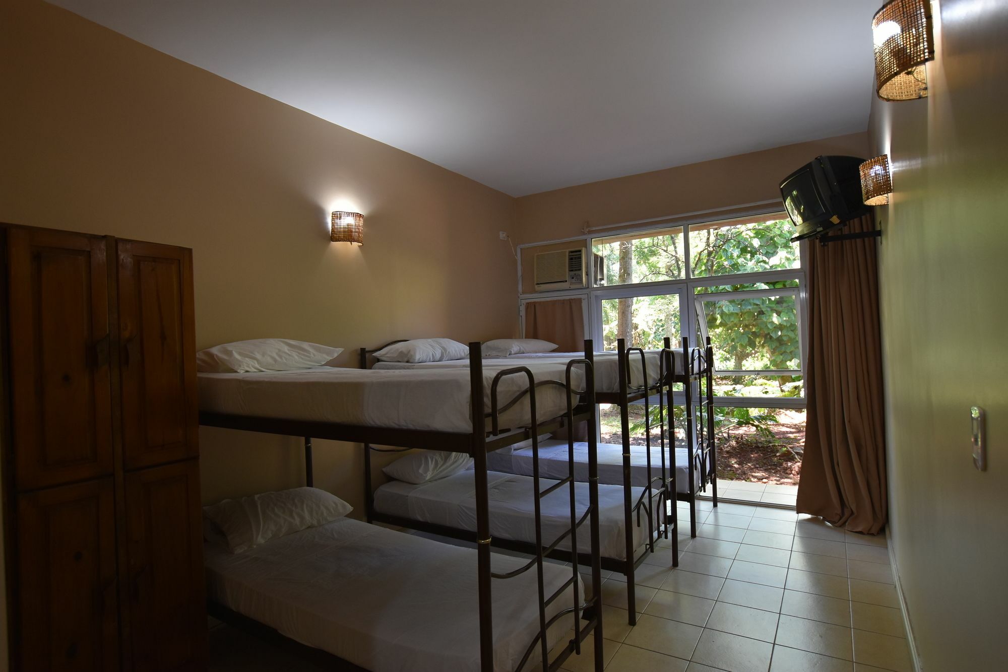 Tangoinn Club Iguazu Party Luxury Hostel プエルト・イグアス エクステリア 写真