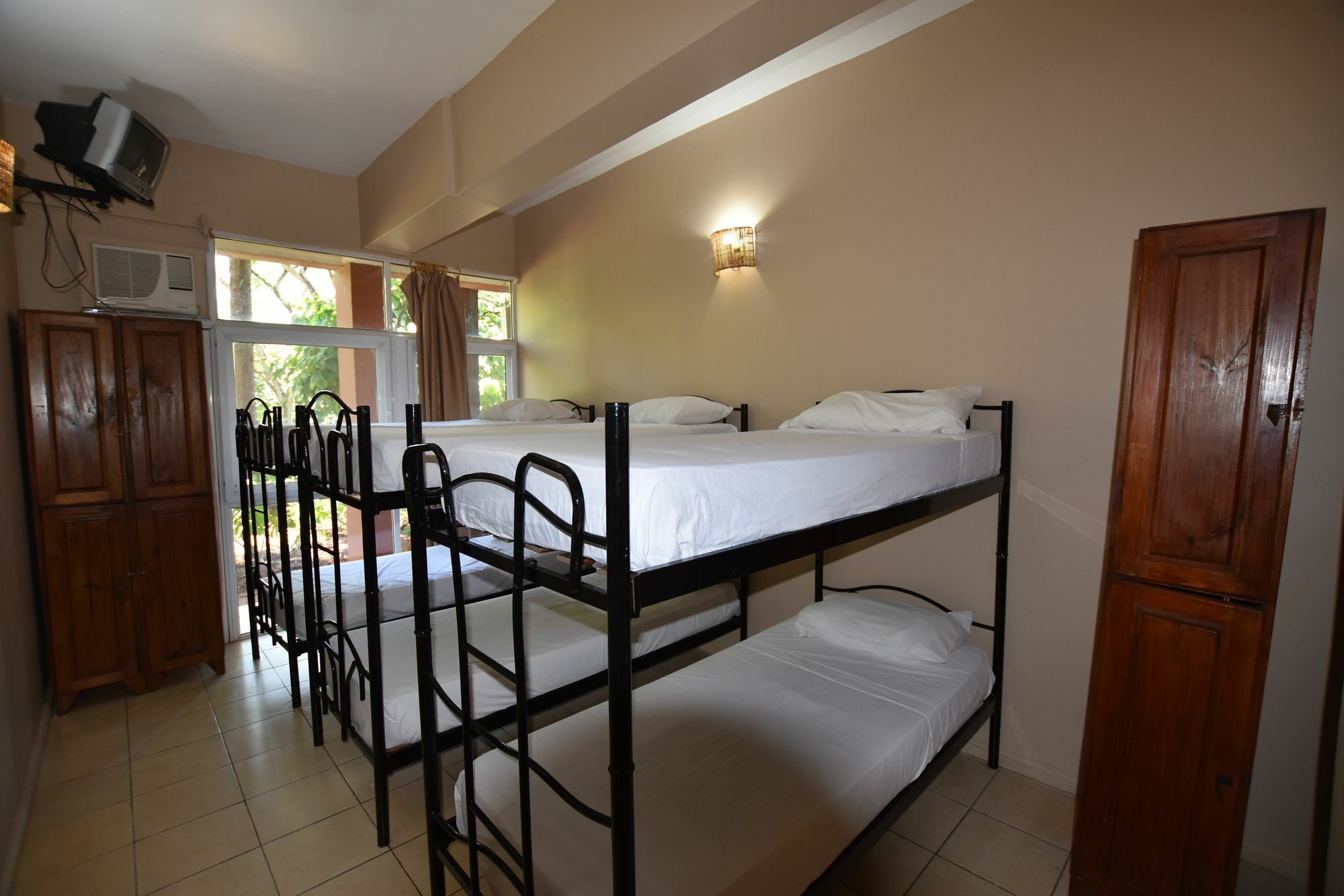 Tangoinn Club Iguazu Party Luxury Hostel プエルト・イグアス エクステリア 写真