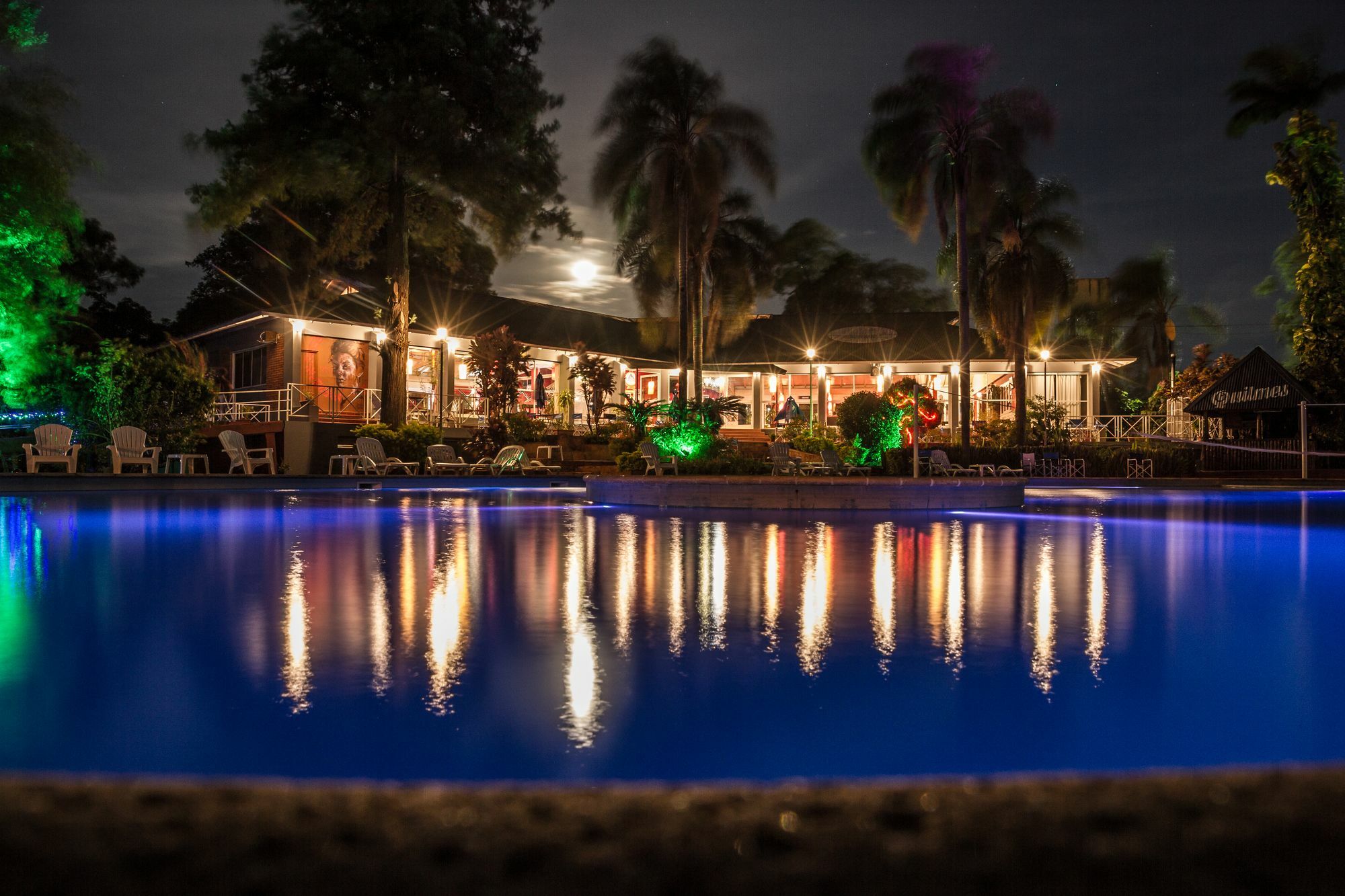 Tangoinn Club Iguazu Party Luxury Hostel プエルト・イグアス エクステリア 写真