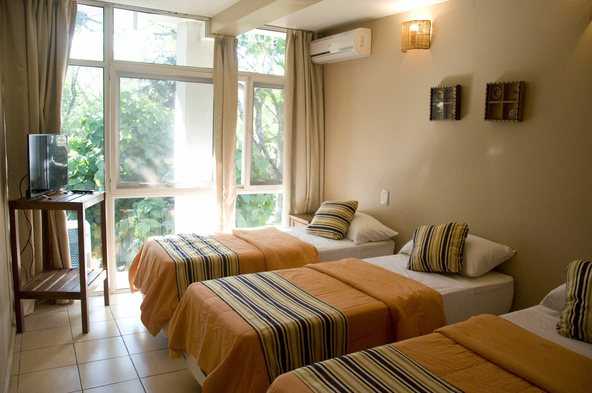 Tangoinn Club Iguazu Party Luxury Hostel プエルト・イグアス エクステリア 写真