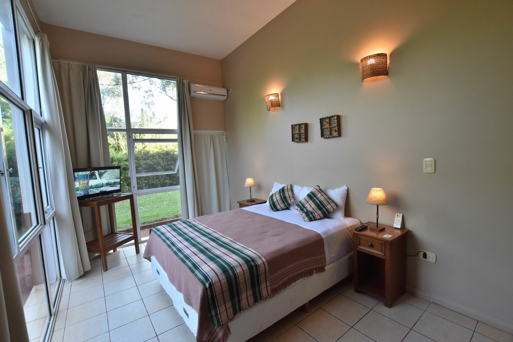 Tangoinn Club Iguazu Party Luxury Hostel プエルト・イグアス エクステリア 写真
